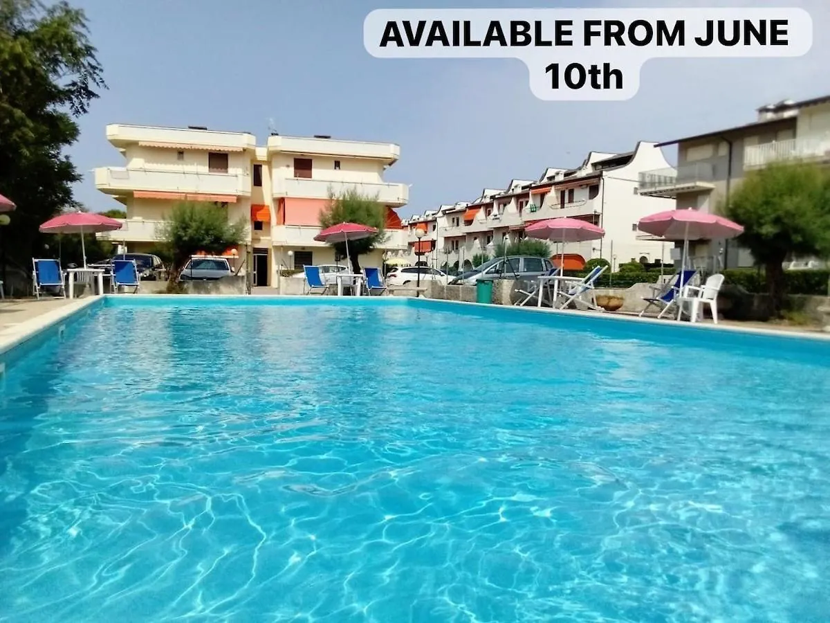 Beachfront Studio Free Parking-Pool 50M From Sea Chioggia 0*,  Italia