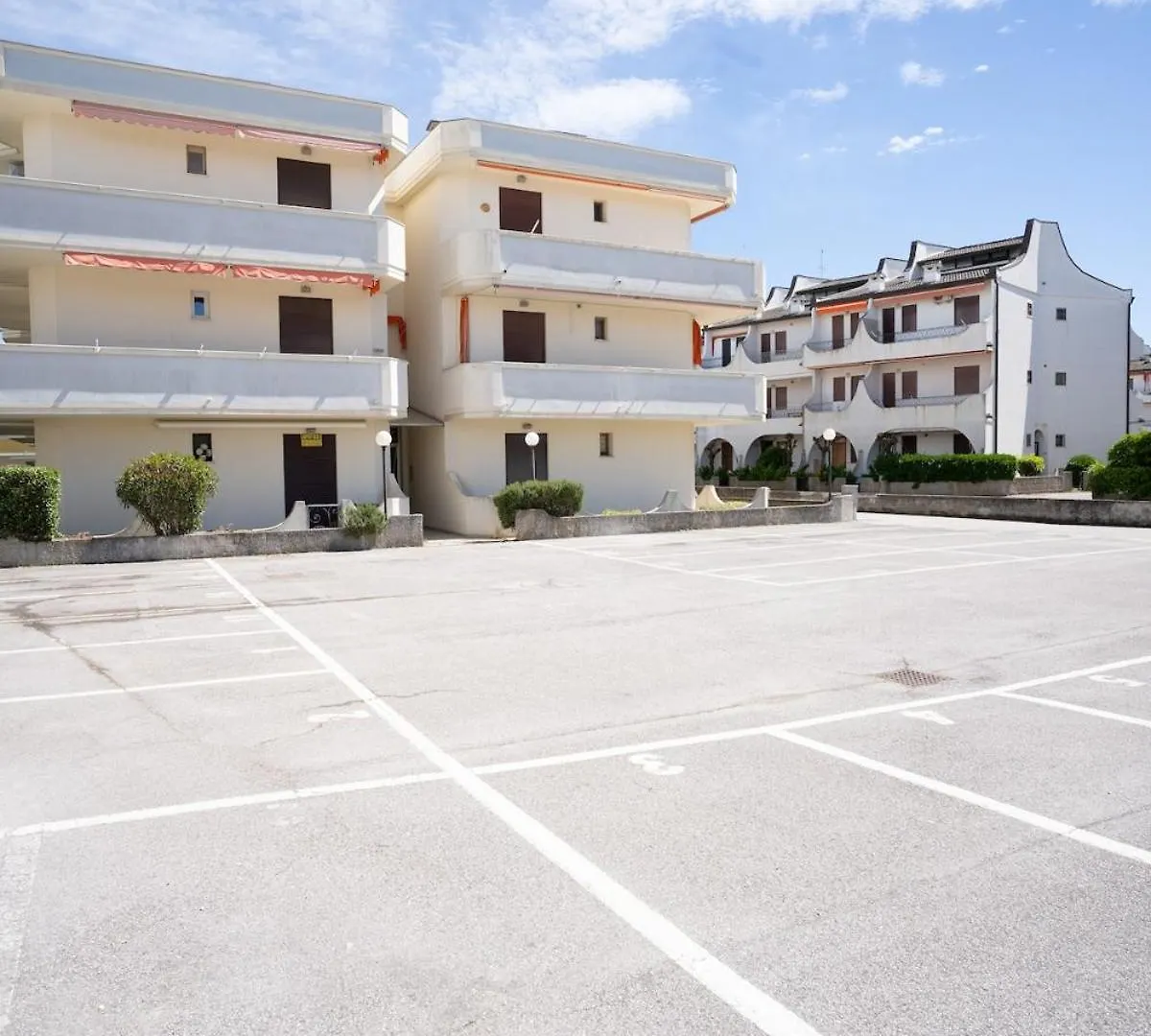 Beachfront Studio Free Parking-Pool 50M From Sea Chioggia 0*,  Italia