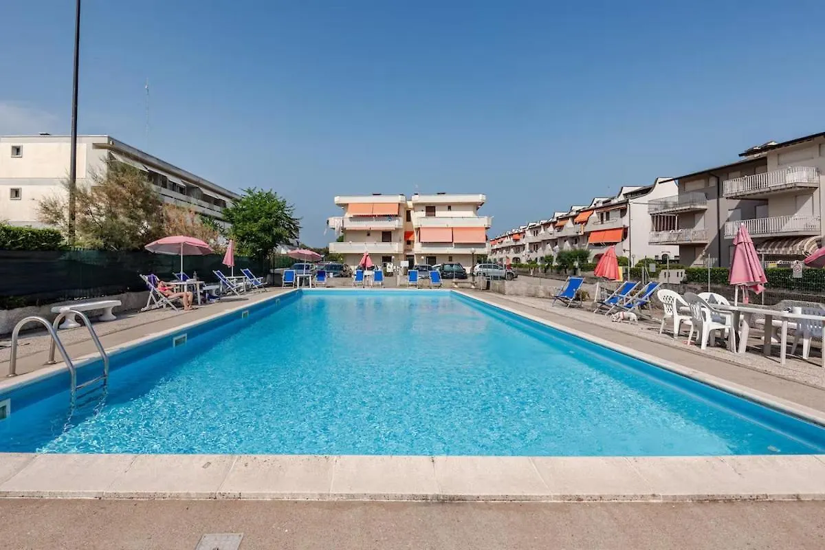 Beachfront Studio Free Parking-Pool 50M From Sea Chioggia Appartamento